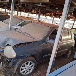 SUCATARenault Clio 2001 1.0 Rn 5p  PARA RETIRADA DE PEÇAS